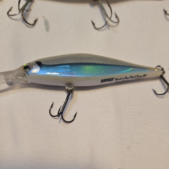 Vibrant Fishing Lure Collection - Silver, Yellow, Blue - Picture 4 of 12